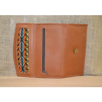 Portfel duży skórzany jasno brązowy z etnicznym kolorowym haftem .